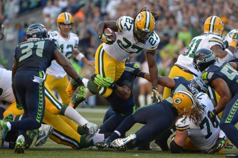 Eddie Lacy dei Packers in azione contro la difesa dei Seahawks (Reuters)